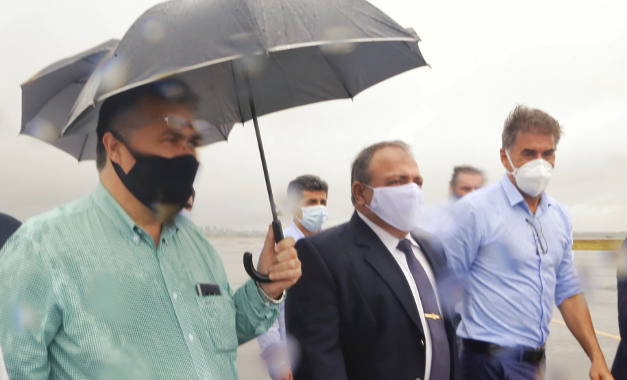 Ministro da Saúde, Eduardo Pazuello, chega em Cascavel. - Cascavel, 04/03/2021 - Foto: Gilson Abreu/AEN