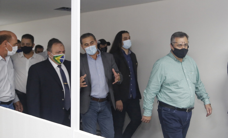 Ministro da Saúde, Eduardo Pazuello, durante visita às obras do novo Consórcio Intermunicipal de Saúde do Oeste do Paraná ( CISOP). O secretário de Estado da Saúde, Beto Preto, acompanha o ministro - Cascavel, 04/03/2021 - Foto: Gilson Abreu/AEN