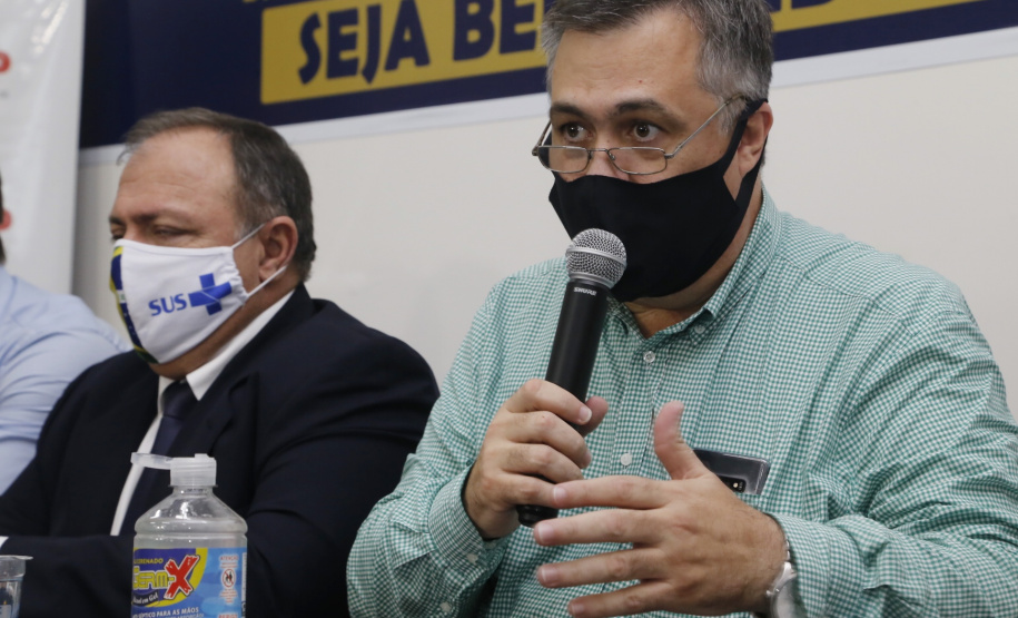Ministro da Saúde, Eduardo Pazuello, durante visita às obras do novo Consórcio Intermunicipal de Saúde do Oeste do Paraná ( CISOP). O secretário de Estado da Saúde, Beto Preto, acompanha o ministro - Cascavel, 04/03/2021 - Foto: Gilson Abreu/AEN