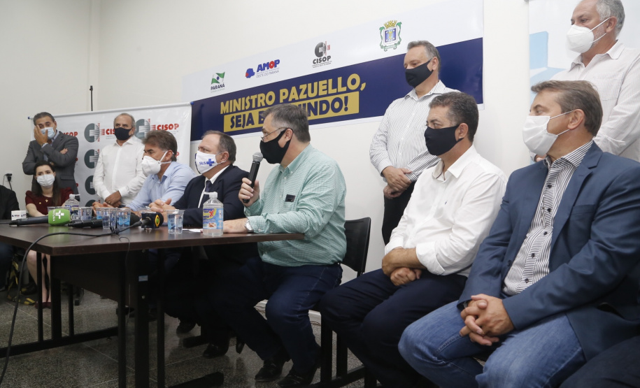 Ministro da Saúde, Eduardo Pazuello, durante visita às obras do novo Consórcio Intermunicipal de Saúde do Oeste do Paraná ( CISOP). O secretário de Estado da Saúde, Beto Preto, acompanha o ministro - Cascavel, 04/03/2021 - Foto: Gilson Abreu/AEN