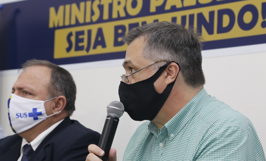 Ministro da Saúde, Eduardo Pazuello, durante visita às obras do novo Consórcio Intermunicipal de Saúde do Oeste do Paraná ( CISOP). O secretário de Estado da Saúde, Beto Preto, acompanha o ministro - Cascavel, 04/03/2021 - Foto: Gilson Abreu/AEN