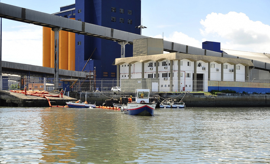 Simulado de vazamento de óleo no Pier -