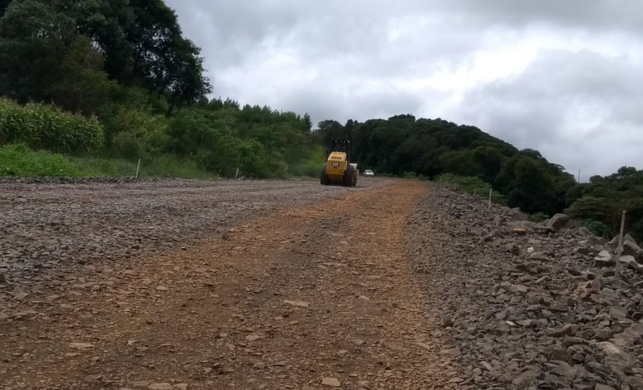 A obra de pavimentação da rodovia PR-239, no trecho que liga os municípios de Pitanga e Mato Rico, na região Central, está sendo retomada pelo Departamento de Estradas de Rodagem do Paraná (DER/PR). A Ordem de Serviços para reinício dos trabalhos foi assinada na última semana de fevereiro. - Curitiba, 05/03/2021 - Foto: Divulgação DER