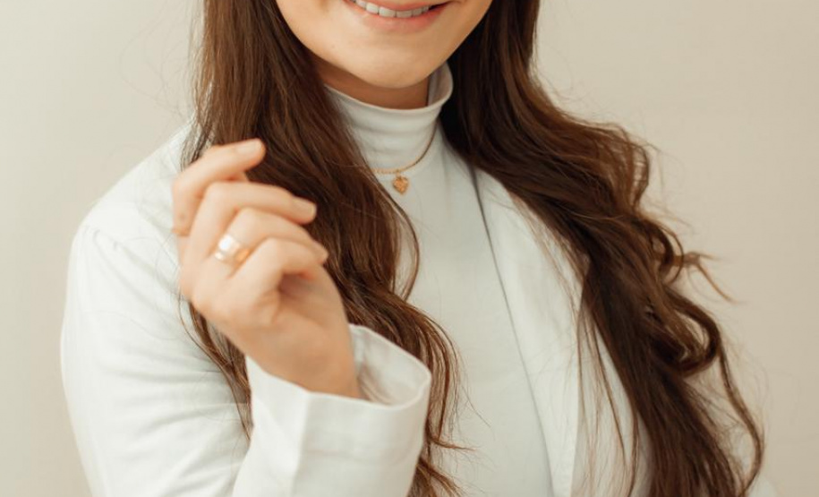 Integrada e atenta aos movimentos da sociedade moderna, a Fomento Paraná vem aumentando o número de mulheres no quadro de colaboradores e nos cargos de gestão trazendo uma nova visão à tomada de decisão de crédito da instituição. na foto, Ana Vitória - Curitiba, 08/03/2021 - Foto: Divulgação Fomento Paraná