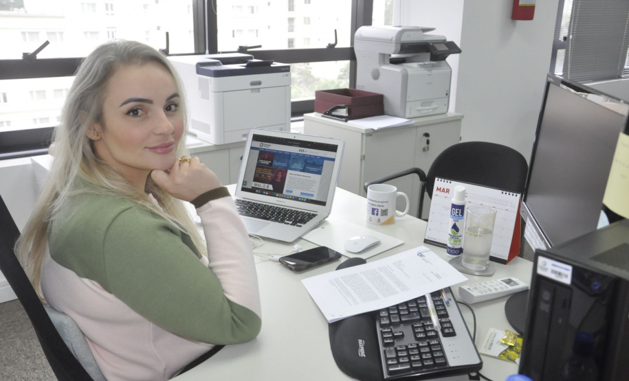 Integrada e atenta aos movimentos da sociedade moderna, a Fomento Paraná vem aumentando o número de mulheres no quadro de colaboradores e nos cargos de gestão trazendo uma nova visão à tomada de decisão de crédito da instituição. na foto, Fernanda Raicoski - Curitiba, 08/03/2021 - Foto: Divulgação Fomento Paraná
