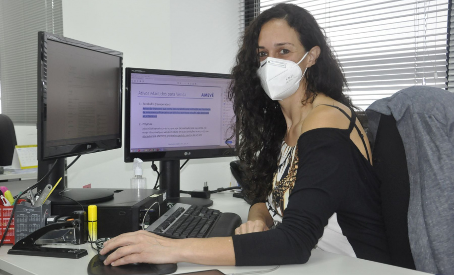 Integrada e atenta aos movimentos da sociedade moderna, a Fomento Paraná vem aumentando o número de mulheres no quadro de colaboradores e nos cargos de gestão trazendo uma nova visão à tomada de decisão de crédito da instituição. Na foto, Luciane Tessaro - Curitiba, 08/03/2021 - Foto: Divulgação Fomento Paraná