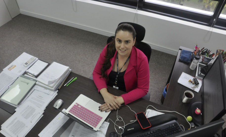 Integrada e atenta aos movimentos da sociedade moderna, a Fomento Paraná vem aumentando o número de mulheres no quadro de colaboradores e nos cargos de gestão trazendo uma nova visão à tomada de decisão de crédito da instituição. na foto, a diretora administrativa e financeira da Fomenrto Paraná, Mayara Puchalski - Curitiba, 08/03/2021 - Foto: Divulgação Fomento Paraná