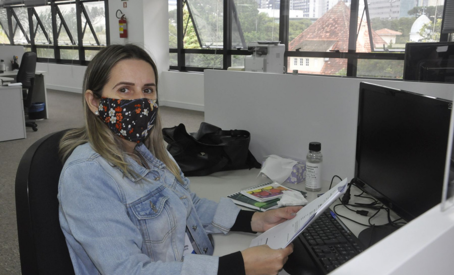 Integrada e atenta aos movimentos da sociedade moderna, a Fomento Paraná vem aumentando o número de mulheres no quadro de colaboradores e nos cargos de gestão trazendo uma nova visão à tomada de decisão de crédito da instituição. Na foto, Paula Rodrigues - Curitiba, 08/03/2021 - Foto: Divulgação Fomento Paraná
