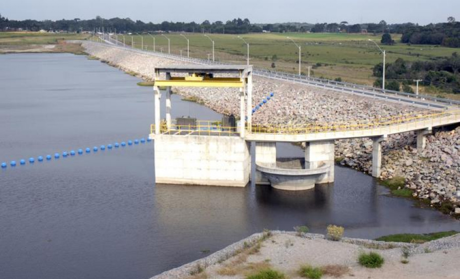Sanepar restabelece produção de água após despejo irregular  -  Foto: Arquivo AEN