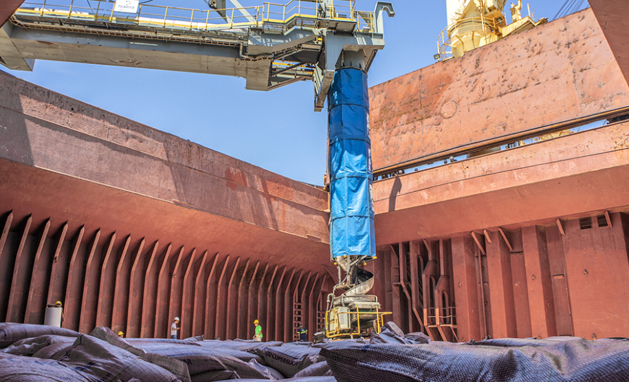 AÇÚCAR EM SACA - Cláudio Neves/Portos do Paraná