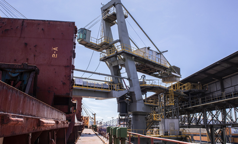 AÇÚCAR EM SACA - Cláudio Neves/Portos do Paraná