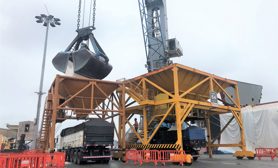 SAL - Importações registram aumento de 12% pelos portos do Paraná - Paranaguá, 09/03/2021  -  Foto: Claudio Neves/Portos do Paraná