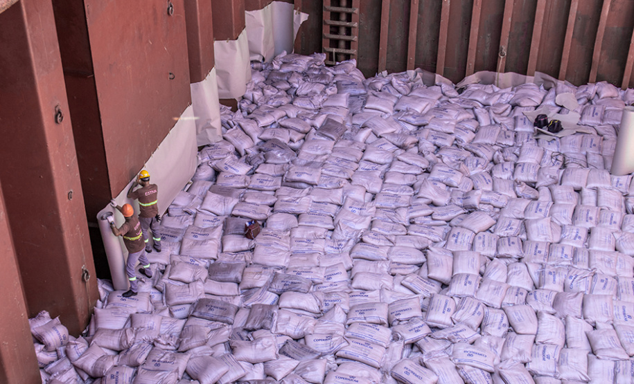 AÇÚCAR EM SACA - Cláudio Neves/Portos do Paraná