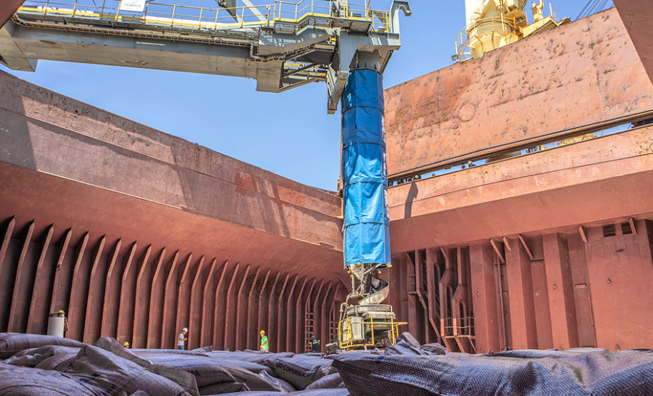 AÇÚCAR EM SACA - Cláudio Neves/Portos do Paraná