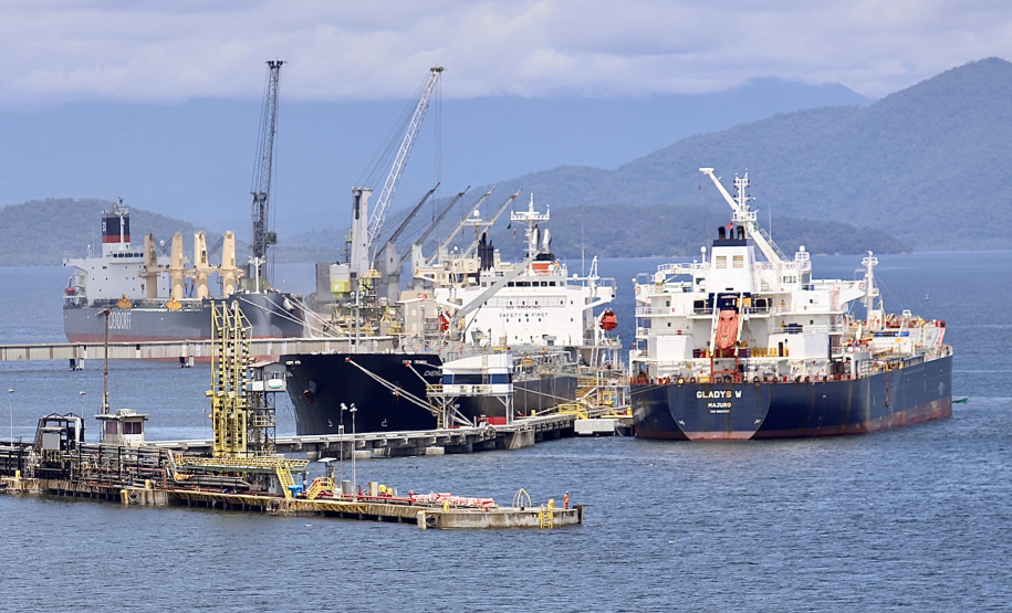 GRANÉIS LÍQUIDOS - Claudio Neves/Portos do Paraná
