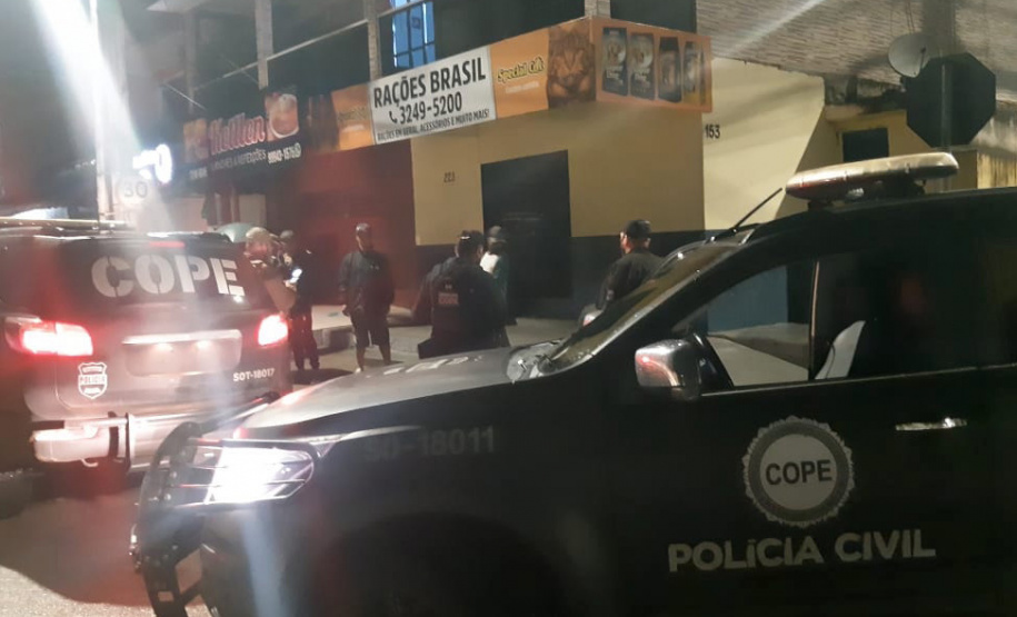 As ações de fiscalização que contaram com apoio de policiais do Paraná resultaram em 26 novas prisões por infrações relacionadas à pandemia entre domingo (7) e segunda-feira (8). O relatório da Secretaria estadual da Segurança Pública aponta, ainda, 35 estabelecimentos e 11 pessoas multados, e 23 locais interditados. - Curitiba, 09/03/2021  -  Foto: Divulgação Polícia Civil do Paraná