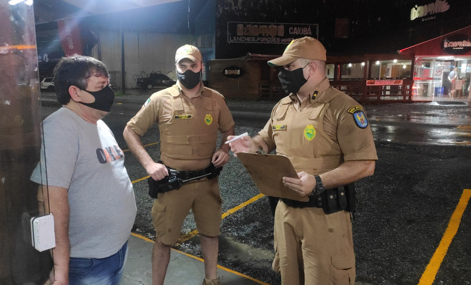 Em oito dias de operação especial e estratégica promovida pela Secretaria de Estado da Segurança Pública, 4.682 estabelecimentos comerciais foram fiscalizados no Paraná, sendo que 199 deles foram interditados e 209 multados. - Curitiba, 07/03/2021  -  Foto: Divulgação SESP-PR