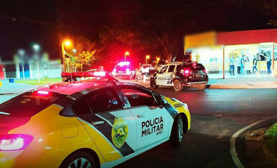 As ações de fiscalização que contaram com apoio de policiais do Paraná resultaram em 26 novas prisões por infrações relacionadas à pandemia entre domingo (7) e segunda-feira (8). O relatório da Secretaria estadual da Segurança Pública aponta, ainda, 35 estabelecimentos e 11 pessoas multados, e 23 locais interditados. - Curitiba, 09/03/2021  -  Foto: Divulgação SESP Paraná