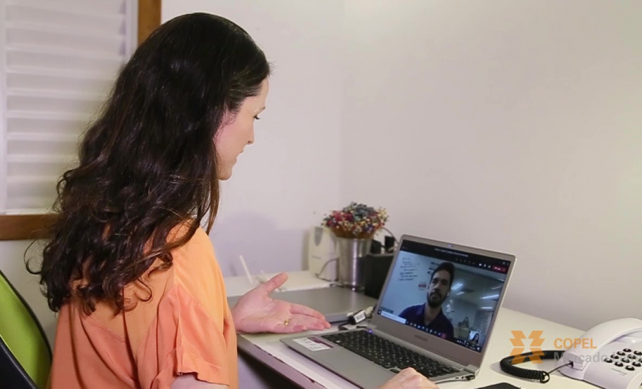 Copel Mercado Livre lança programa de entrevista sobre temas do setor. Na foto, a jornalista Ligia Martoni, da Coordenação de Comunicação da Copel, recebe um convidado da Copel Mercado Livre ou parceiros das subsidiárias da Companhia para um bate-papo virtual. - Curitiba, 09/03/2021 - Foto: Divulgação Copel