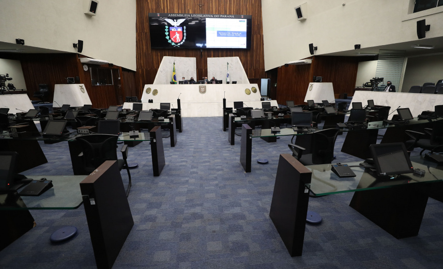 O secretário de Estado da Saúde, Beto Preto, apresentou aos deputados estaduais o Relatório Detalhado do Quadrimestre Anterior (RDQA) do 3º Quadrimestre de 2020, nesta terça-feira (9). A audiência pública é realizada pela Comissão de Saúde Pública da Assembleia Legislativa, ocorreu no Plenário da casa parlamentar com transmissão pela internet. - Curitiba, 09/03/2021  -  Foto: Dálie Felberg /ALEP