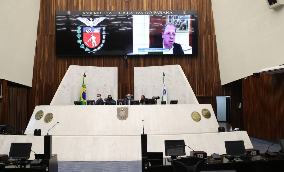 O secretário de Estado da Saúde, Beto Preto, apresentou aos deputados estaduais o Relatório Detalhado do Quadrimestre Anterior (RDQA) do 3º Quadrimestre de 2020, nesta terça-feira (9). A audiência pública é realizada pela Comissão de Saúde Pública da Assembleia Legislativa, ocorreu no Plenário da casa parlamentar com transmissão pela internet. - Curitiba, 09/03/2021  -  Foto: Dálie Felberg /ALEP