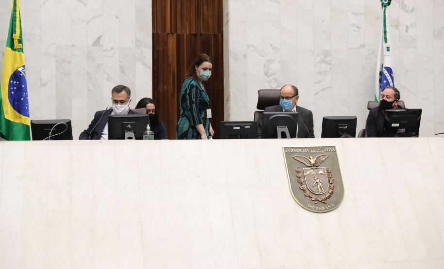 O secretário de Estado da Saúde, Beto Preto, apresentou aos deputados estaduais o Relatório Detalhado do Quadrimestre Anterior (RDQA) do 3º Quadrimestre de 2020, nesta terça-feira (9). A audiência pública é realizada pela Comissão de Saúde Pública da Assembleia Legislativa, ocorreu no Plenário da casa parlamentar com transmissão pela internet. - Curitiba, 09/03/2021  -  Foto: Dálie Felberg /ALEP