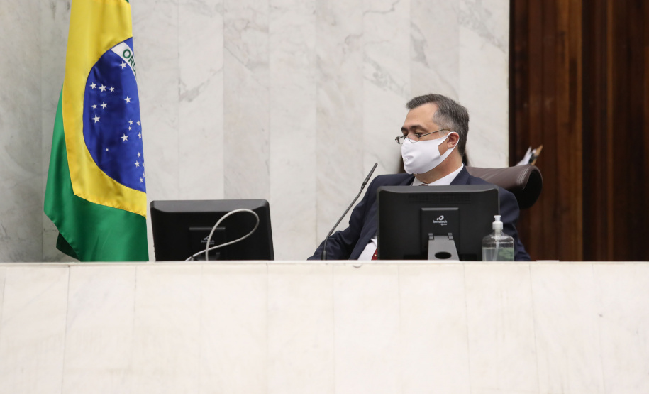 O secretário de Estado da Saúde, Beto Preto, apresentou aos deputados estaduais o Relatório Detalhado do Quadrimestre Anterior (RDQA) do 3º Quadrimestre de 2020, nesta terça-feira (9). A audiência pública é realizada pela Comissão de Saúde Pública da Assembleia Legislativa, ocorreu no Plenário da casa parlamentar com transmissão pela internet. - Curitiba, 09/03/2021  -  Foto: Dálie Felberg /ALEP