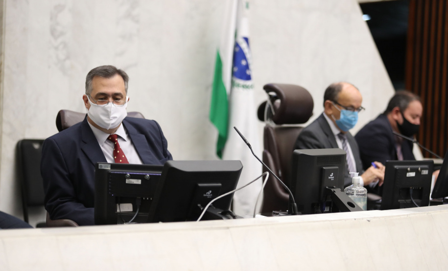 O secretário de Estado da Saúde, Beto Preto, apresentou aos deputados estaduais o Relatório Detalhado do Quadrimestre Anterior (RDQA) do 3º Quadrimestre de 2020, nesta terça-feira (9). A audiência pública é realizada pela Comissão de Saúde Pública da Assembleia Legislativa, ocorreu no Plenário da casa parlamentar com transmissão pela internet. - Curitiba, 09/03/2021  -  Foto: Dálie Felberg /ALEP