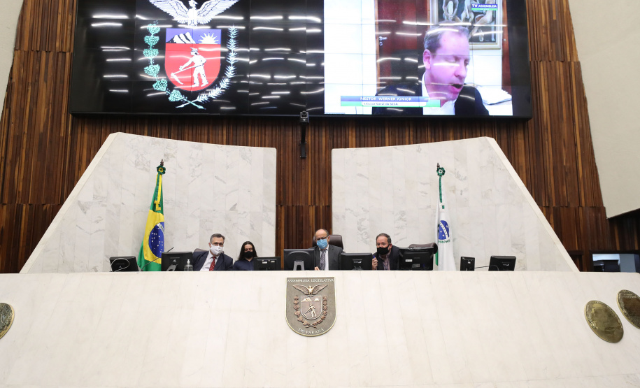 O secretário de Estado da Saúde, Beto Preto, apresentou aos deputados estaduais o Relatório Detalhado do Quadrimestre Anterior (RDQA) do 3º Quadrimestre de 2020, nesta terça-feira (9). A audiência pública é realizada pela Comissão de Saúde Pública da Assembleia Legislativa, ocorreu no Plenário da casa parlamentar com transmissão pela internet. - Curitiba, 09/03/2021  -  Foto: Dálie Felberg /ALEP