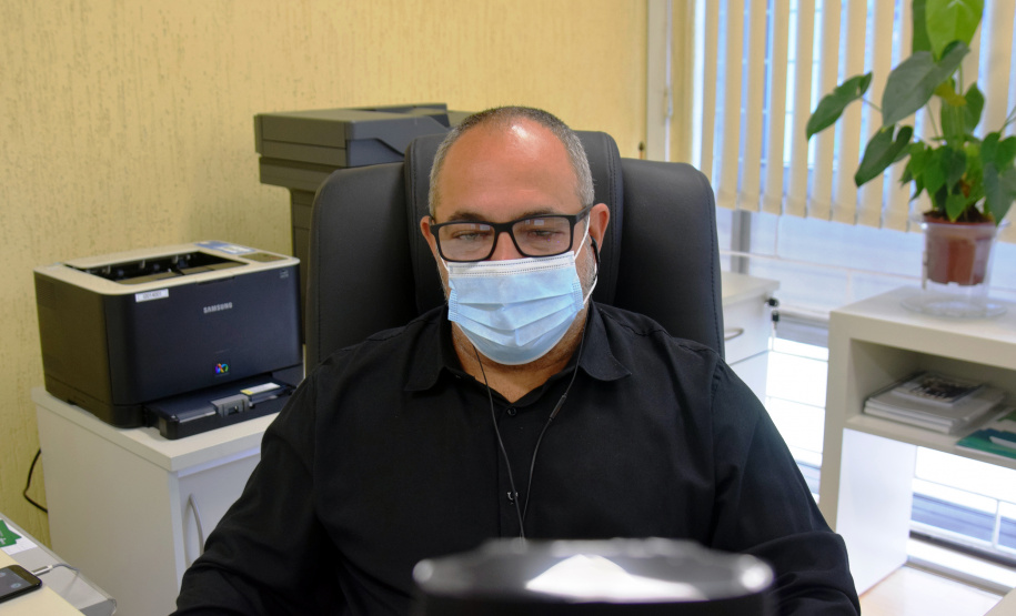 O secretário de Estado da Saúde, Beto Preto, apresentou aos deputados estaduais o Relatório Detalhado do Quadrimestre Anterior (RDQA) do 3º Quadrimestre de 2020, nesta terça-feira (9). A audiência pública é realizada pela Comissão de Saúde Pública da Assembleia Legislativa, ocorreu no Plenário da casa parlamentar com transmissão pela internet. - Curitiba, 09/03/2021  -  Foto: Américo Antonio/SESA-PR