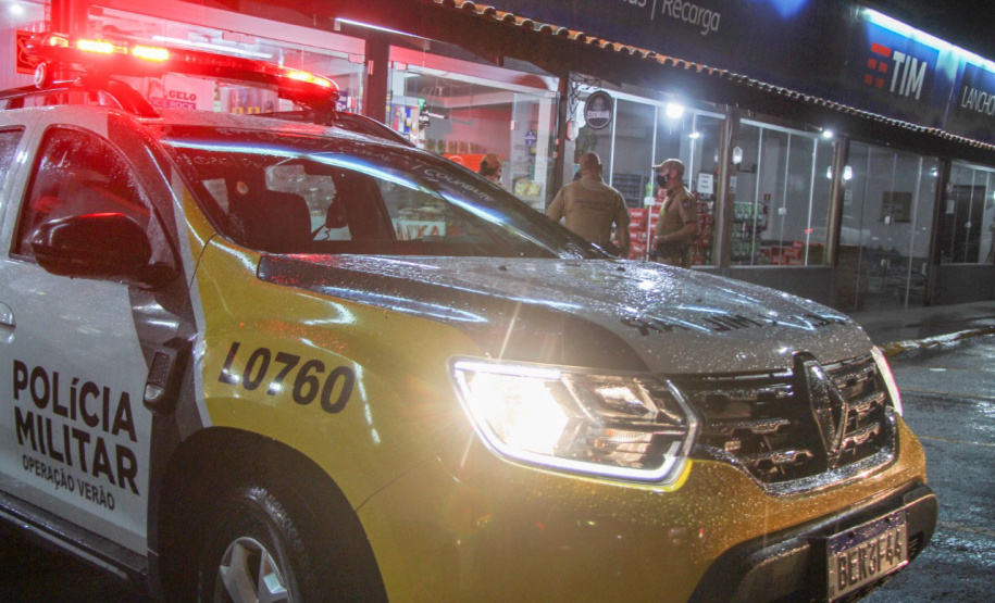 No quarto dia de fiscalização mais intensa para coibir as aglomerações no Paraná, as forças policiais do Estado dispersaram 96 aglomerações nesta terça-feira (2). De acordo com o balanço da Secretaria de Estado da Segurança Pública, 538 estabelecimentos foram fiscalizados, dos quais 48 acabaram interditados e 13 foram multados. - Curitiba, 03/03/2021 - Foto: Divulgação SESP-PR