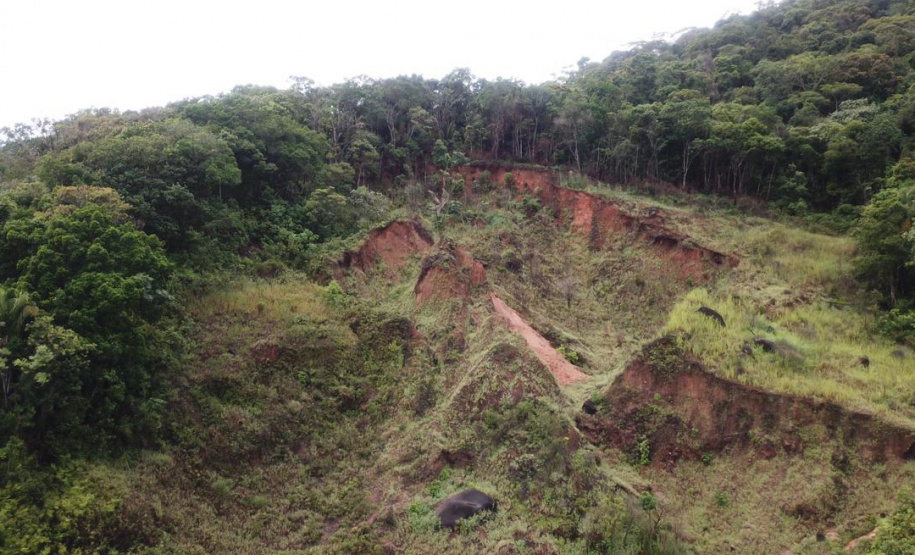 Desastre ocorrido em 11 de março de 2011 pelo excesso de chuvas no Litoral deixou quatro mortes e mais de dez mil desabrigados nas cidades de Antonina, Paranaguá, Morretes e Guaratuba. Para relembrar episódio, Defesa Civil do Paraná promove três lives que relembram atuação da instituição - Enchentes e deslizamentos em Morretes e Antonina. - Foto: Defesa Civil