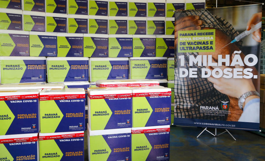 Paraná distribui novo lote e começa a vacinar idosos com mais de 75 anos.
Foto Gilson Abreu/AEN