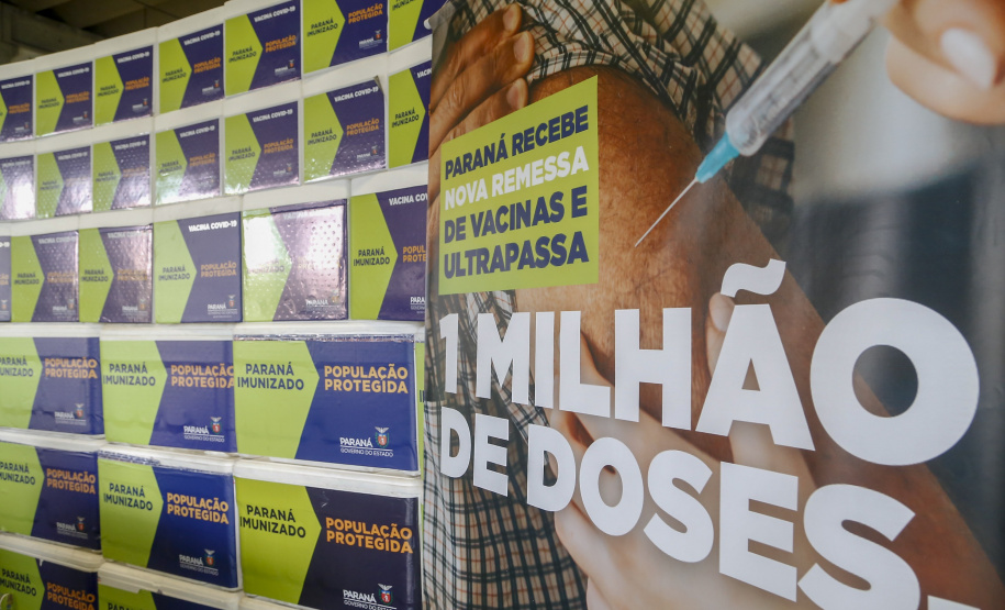 Paraná distribui novo lote e começa a vacinar idosos com mais de 75 anos.
Foto Gilson Abreu/AEN
