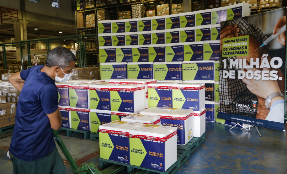 Paraná distribui novo lote e começa a vacinar idosos com mais de 75 anos.
Foto Gilson Abreu/AEN