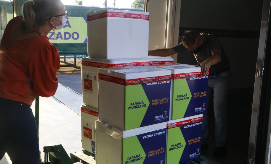 Paraná distribui novo lote e começa a vacinar idosos com mais de 75 anos.
Foto Gilson Abreu/AEN