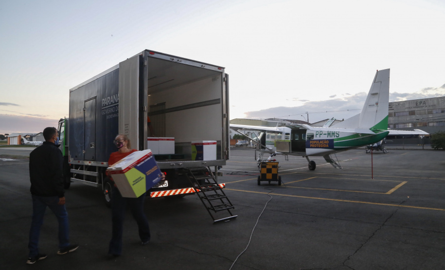 Paraná distribui novo lote e começa a vacinar idosos com mais de 75 anos.
Foto Gilson Abreu/AEN