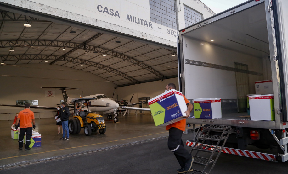 Paraná distribui novo lote e começa a vacinar idosos com mais de 75 anos.
Foto Gilson Abreu/AEN
