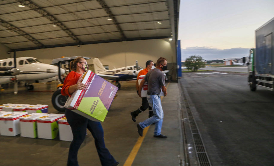 Paraná distribui novo lote e começa a vacinar idosos com mais de 75 anos.
Foto Gilson Abreu/AEN