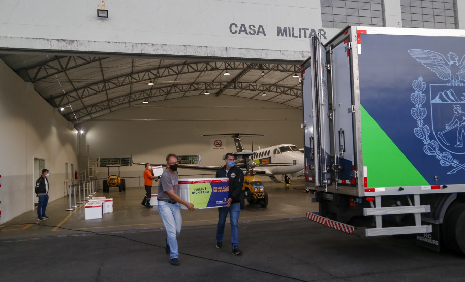 Paraná distribui novo lote e começa a vacinar idosos com mais de 75 anos.
Foto Gilson Abreu/AEN