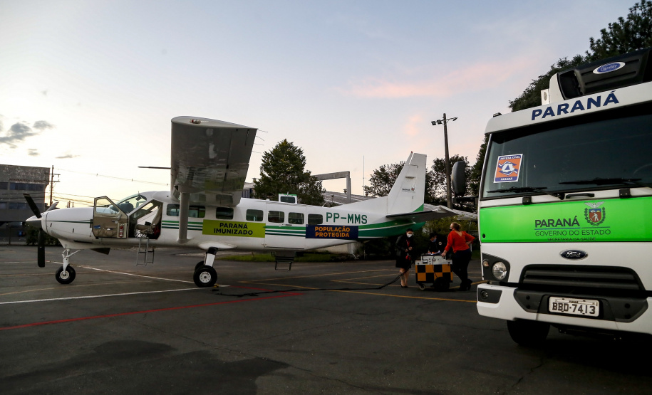 Paraná distribui novo lote e começa a vacinar idosos com mais de 75 anos.
Foto Gilson Abreu/AEN