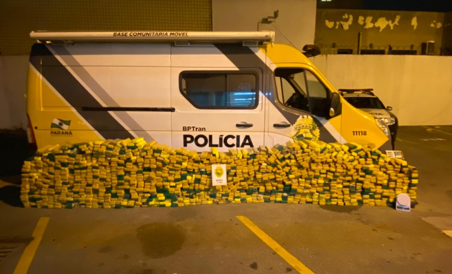 Ação aconteceu em São José dos Pinhais, na Região Metropolitana de Curitiba. Uma parte foi encontrada em um veículo e o motorista indicou o local onde estava o restante da droga. Foto: SESP