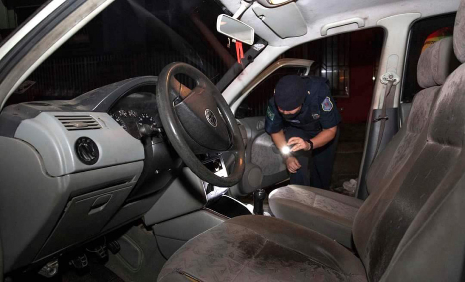 As equipes policiais da Ação Integrada de Fiscalização Urbana (AIFU) fecharam nove estabelecimentos comerciais irregulares e 44 pessoas acabaram encaminhadas por desrespeitar as medidas do decreto estadual de enfrentamento ao coronavírus. Durante as abordagens, 251 pessoas foram orientadas e outras 63 abordadas. O balanço compreende as ações de sexta-feira (12/03) a domingo (14/03) na cidade de Curitiba. - Curitiba, 15/03/2021 - Foto: Divulgação SESP-PR