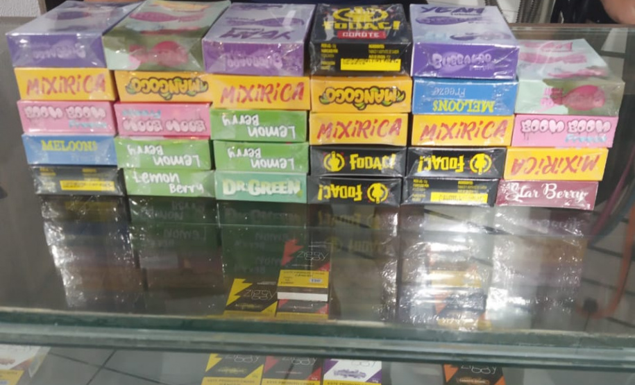 As equipes policiais da Ação Integrada de Fiscalização Urbana (AIFU) fecharam nove estabelecimentos comerciais irregulares e 44 pessoas acabaram encaminhadas por desrespeitar as medidas do decreto estadual de enfrentamento ao coronavírus. Durante as abordagens, 251 pessoas foram orientadas e outras 63 abordadas. O balanço compreende as ações de sexta-feira (12/03) a domingo (14/03) na cidade de Curitiba. - Curitiba, 15/03/2021 - Foto: Divulgação SESP-PR