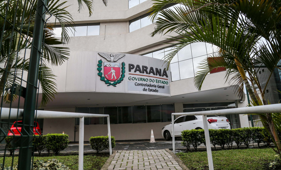 A Ouvidoria do Estado reduziu o tempo de resposta ao cidadão em 37%, apesar da grande procura por causa da pandemia. No ano passado, foram atendidas 130.966 manifestações, 5% a mais que em 2019, com 99,6% das solicitações respondidas dentro do prazo. Os números foram divulgados nesta terça-feira (16), Dia do Ouvidor, pela Controladoria-Geral do Estado (CGE).  -  Curitiba, 16/03/2021  -  Foto: Geraldo Bubniak/AEN