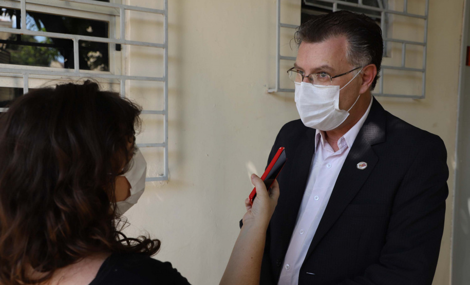 Profissionais de saúde que atuam no enfrentamento à Covid-19 foram surpreendidos com uma ação promovida pela Ceasa Paraná e pelos permissionários da unidade de Curitiba. No momento mais crítico da pandemia no Estado, os atacadistas e produtores se reuniram e arrecadaram 7 mil quilos de frutas para serem entregues em cinco hospitais de Curitiba e da Região Metropolitana e em nove Unidades de Pronto Atendimento (UPAs) da Capital. Foto: Ari Dias/AEN