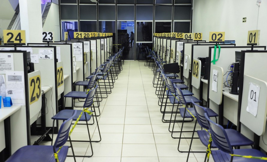 Por conta da pandemia, os atendimentos presenciais nas Agências do Trabalhador estão suspensos, sendo que o interessado em alguma das vagas ofertadas devem buscar orientação pelo site www.justica.pr.gov.br/trabalho, pelo aplicativo Sine Fácil (disponível gratuitamente para celulares Androide e iOS) ou pelo site empregabrasil.mte.gov.br.