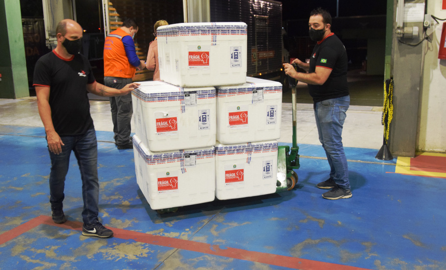 O Governo do Estado começa a distribuição da uma nova remessa de vacinas contra o coronavírus nesta quinta-feira (18). - Foto: Américo Antonio/SESA