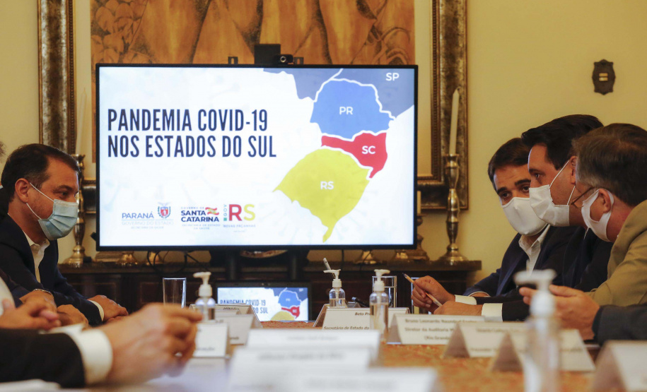 Governador Carlos Massa Ratinho Junior durante encontro com os governadores Eduardo Leite (Rio Grande do Sul) e Carlos Moisés (Santa Catarina), em Florianópolis. Foto:Jonathan Campos/AEN