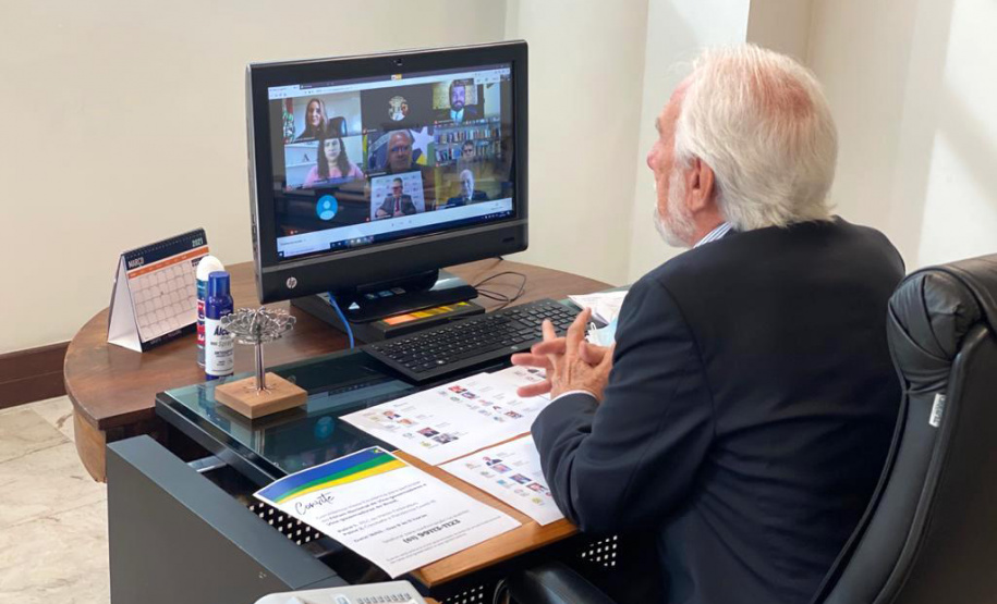 Vice-governador,  Darci Piana, durante reunião com representantes de 12 estados e do Distrito Federal.